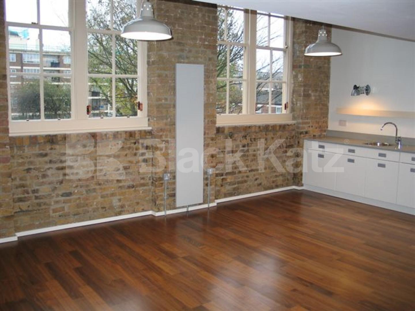 			2 Bedroom, 1 bath, 1 reception Apartment			 Clark Street , Stepney